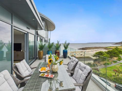 Maenporth Apartamento | Skydeck at The Liner – Stylish 2-Bed/2-Bath Top Floor with Panoramic Sea Views