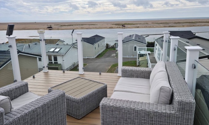Wyke Regis Casa | Skydeck Holiday home with fabulous views over Chesil Beach and Portland Harbour