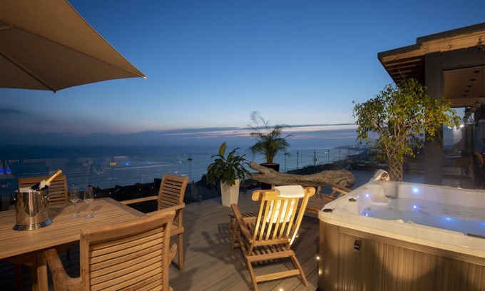 St Leonards-On-Sea Villa | Skyfall - Six Bedroom Villa, Sleeps 14