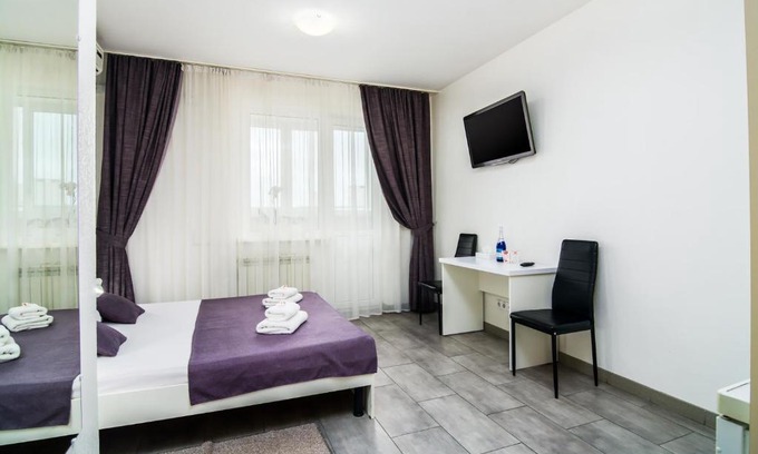 Pozniaky Hotel | SkyHome Mini-hotel