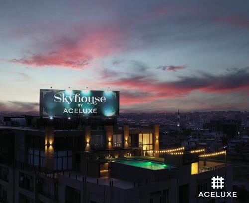 Islamabad Cama Y Desayuno | SkyHouse by Ace Luxe