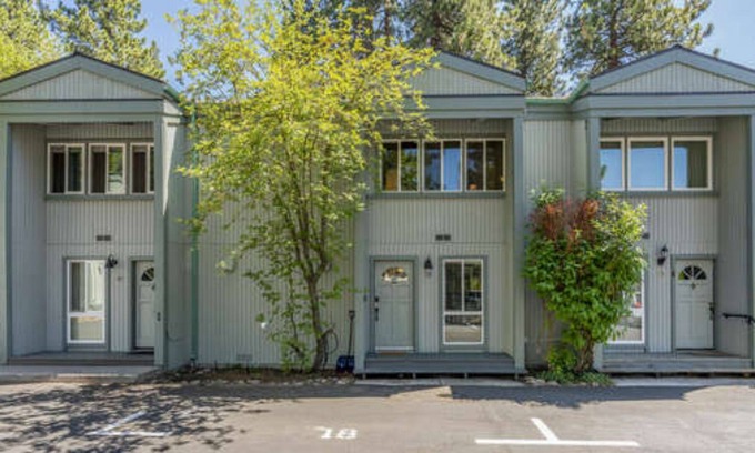 Lake Forest Condominio | Skylandia Escape by Tahoe Mountain Properties