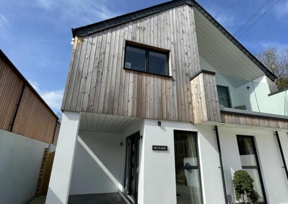 Trewarmett Casa | Skylark 4 bed Sleeps 8 with hot tub