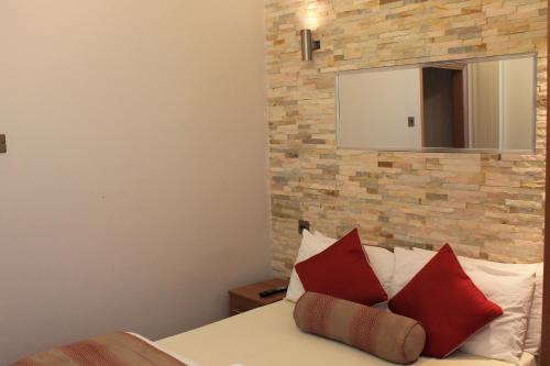 Heston Central Casa | Skylark Guest House