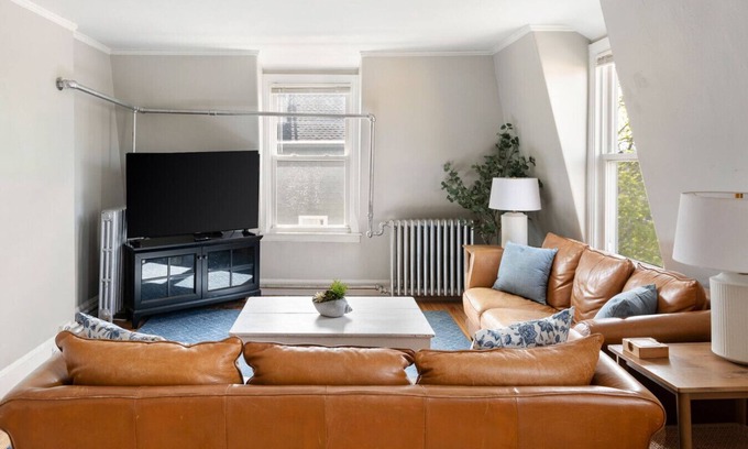 Parkside Apartamento | Skyline 138: Charming West End Mansard Penthouse