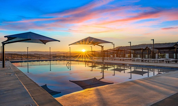 St. George Casa | Skyline 1645|Fire pit, Paddle boards, EV Charger, Community Amenities!