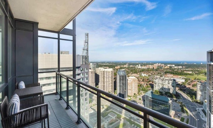 Downtown Mississauga Apartamento | Skyline Bliss Penthouse, Gym, Pool, Sauna Access