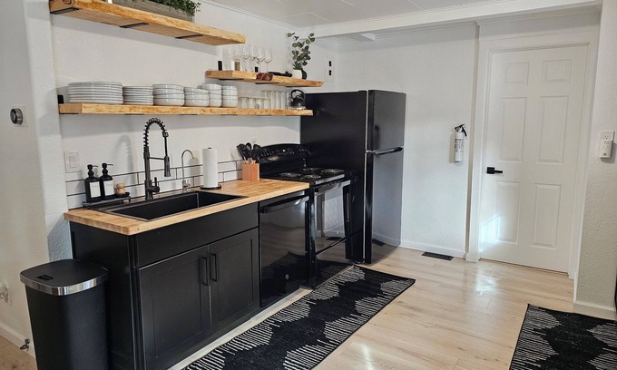 Evergreen Cabina | Skyline Hideaway: Modern cozy 2-bedroom cabin getaway in Evergreen, Colorado