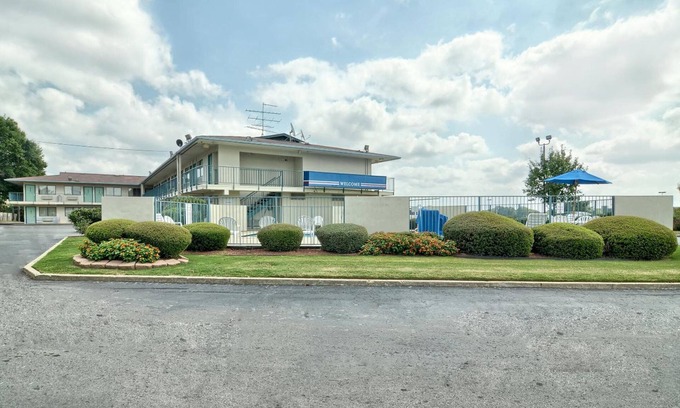 Conway Hotel | Skyline Inn