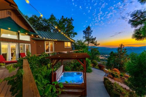 Oakhurst Casa | Skyline Lodge- 5 bedrooms with stunning views