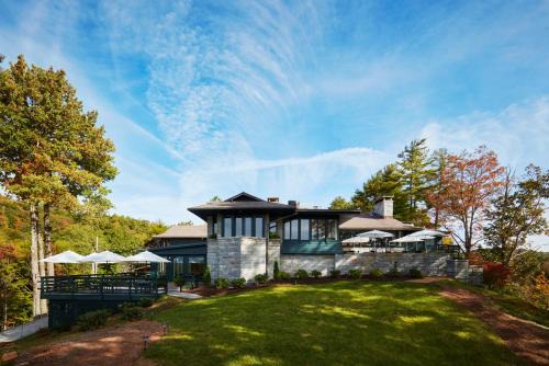 Highlands Hotel | Skyline Lodge