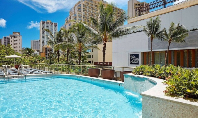 Diamond Head - Kapahulu - St. Louis Hotel | Skyline & Ocean Hues – Hilton Garden Inn Waikiki Stay! 2 Comfortable Units!