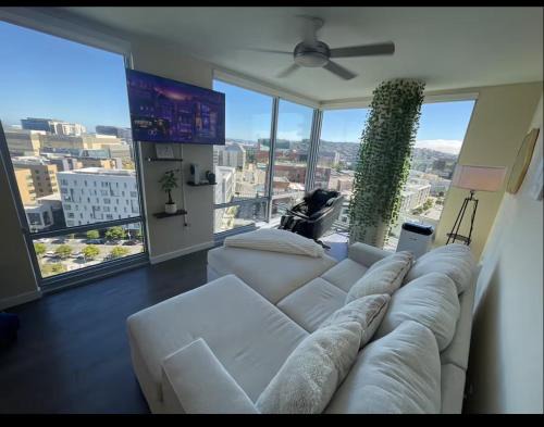 Mission Bay Apartamento | Skyline & Ocean Views I Faith Filled SF Stay Gym