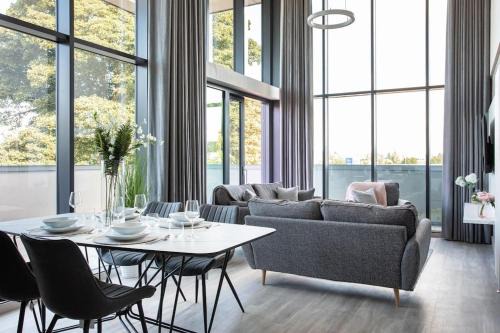 Belfast Apartamento | Skyline Serenity: Exquisite 3-Bedroom Ultra-Luxury Penthouse