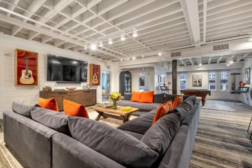 Downtown Nashville Apartamento | Skyline Suite with Penthouse & Rooftop Deck 6BR by Maddox Hotel