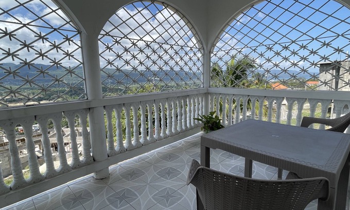 Montego Bay Condominio | Skyline Suites, Queen, Ocean Views 1 Bedroom Condo by RedAwning