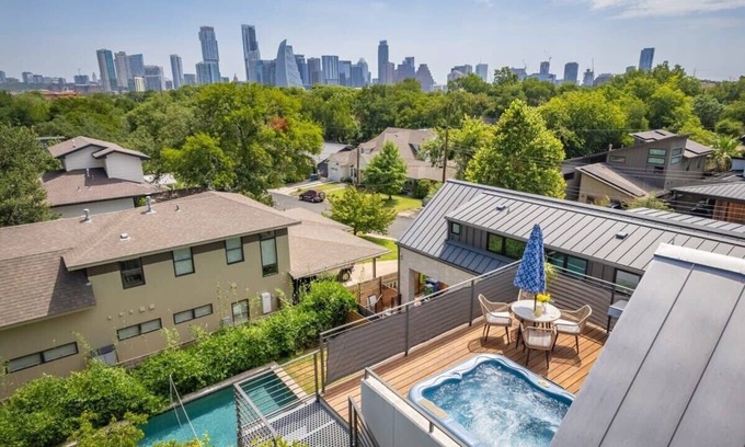 Barton Heights Casa | Skyline Views, Hot Tub | Skyline - Portoro