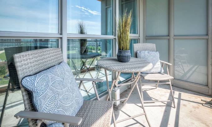 CityPlace Apartamento | Skyline Waterfront Retreat