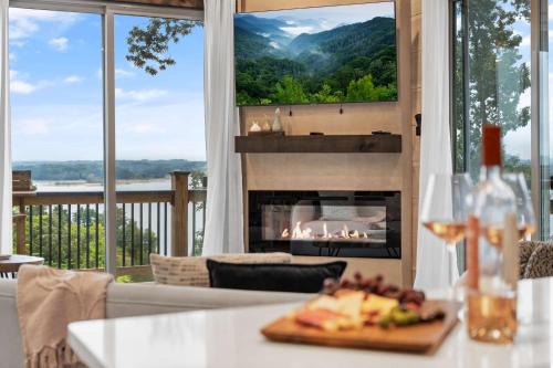 Sevierville Casa | Skys the Limit - Pool - Theater - Views