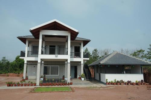 Mudigere Casa | SkyScape Homestay- near to falls ettina bhuja treaking, devaramane, bettadhabiraveshvara