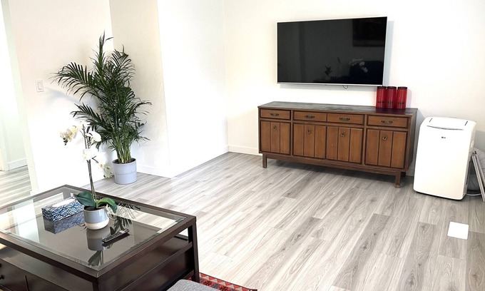 Port Coquitlam Casa | Skytrain Poco Beautifully Reno'd Ground Level Unit
