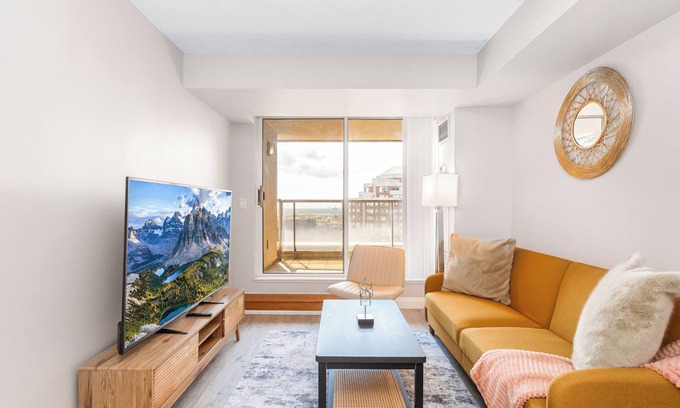 Downtown Mississauga Condominio | SkyView 2+1 Condo Stunning Views Steps to SQ1 Mall