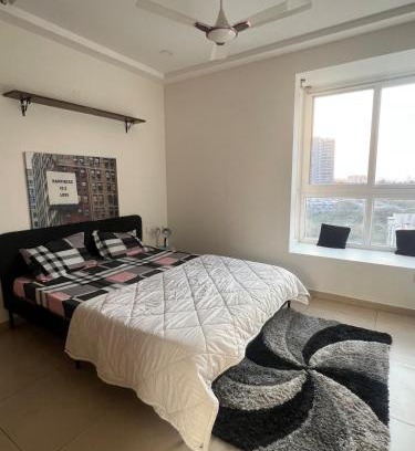 Bengaluru Apartamento | Skyview 3 BHK in Nikoo Homes for Big groups