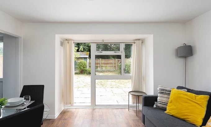 Shephall Casa | Skyvillion - 2Bed Stevenage House w/Garden&Parking