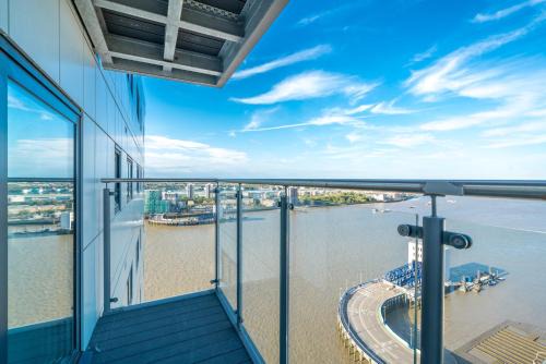 Woolwich Riverside Apartamento | Skyvillion - London River Thames Top Floor Apartments by Woolwich Ferry, Mins to London ExCel, O2 Arena , London City Airport with Parking