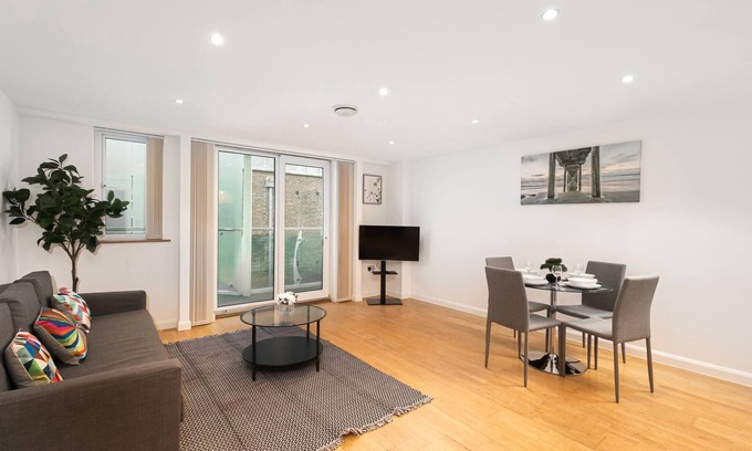 Barnet Apartamento | Skyvillion - Amplio apartamento de 2 habitaciones con balcón en Barnet