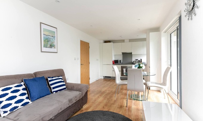 Grange Apartamento | Skyvillion Tower Point Enfield 1 dormitorio con balcón