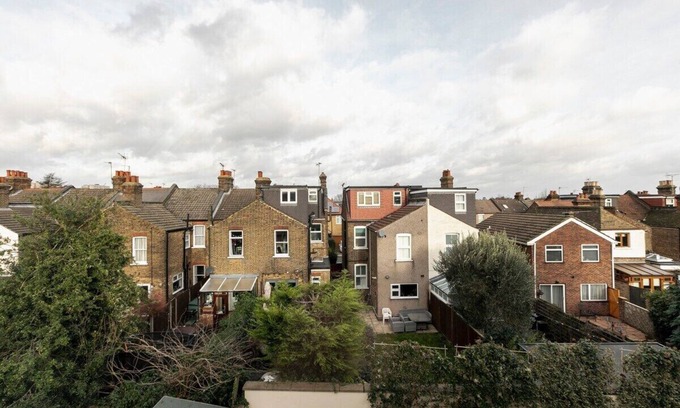 Enfield Casa | Skyvillion -Vineyard Court- Enfield 1Bed w/Balcony