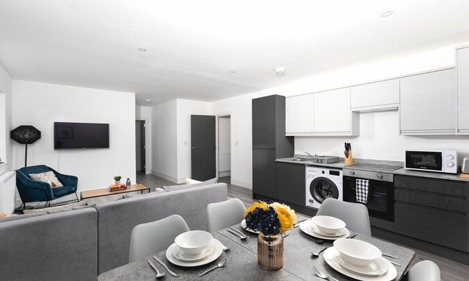 Enfield Casa | Skyvillion -Vineyard Court- Enfield 2-Bed w/Garden