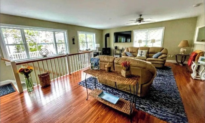Corea Casa | Slack Tide Carriage House- Oceanfront & Brand new. Exceptional!