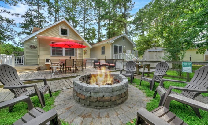 Piney Island Casa | Esta hermosa casa de vacaciones apta para mascotas de 3 dormitorios es perfecta tanto por dentro como por fuera.