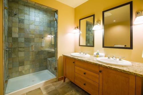 Rossland Casa | Slalom Creek 2 Bedroom & Den