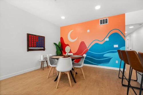 People's Freeway Casa | SLC Townhome 2BR Mountain Views Garage