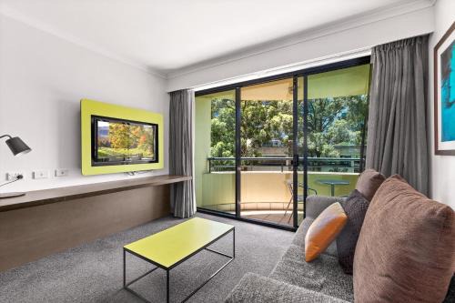 Parramatta Apartamento | Sleek 1-Bed by Jubilee Park with Pool