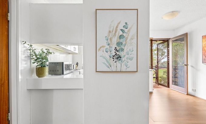 North Parramatta Apartamento | Sleek 2-Bed Unit in Quiet Street by Belmore Park
