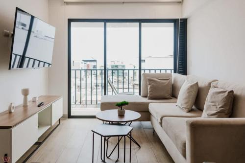 Magdalena del Mar Apartamento | Sleek 2BR with Pool Gym Terrace in Magdalena
