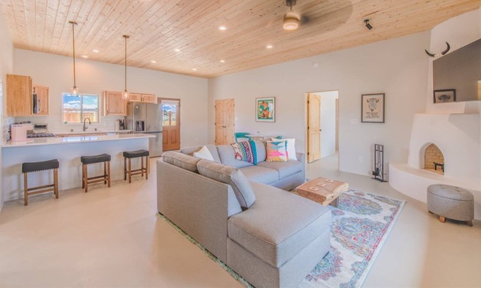 Taos Casa | Sleek and Comfortable Custom Home near Taos Country Club