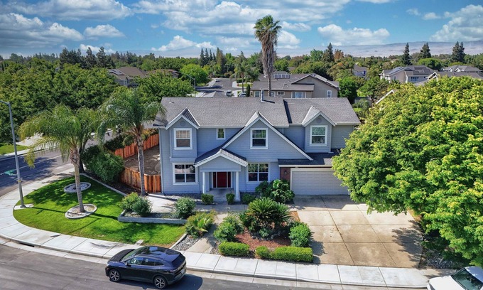 Tracy Casa | Spacious 5-bedroom house in charming Tracy with AC, WiFi