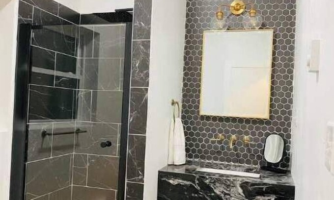 East Stroudsburg Apartamento | Sleek & Chic in the Poconos