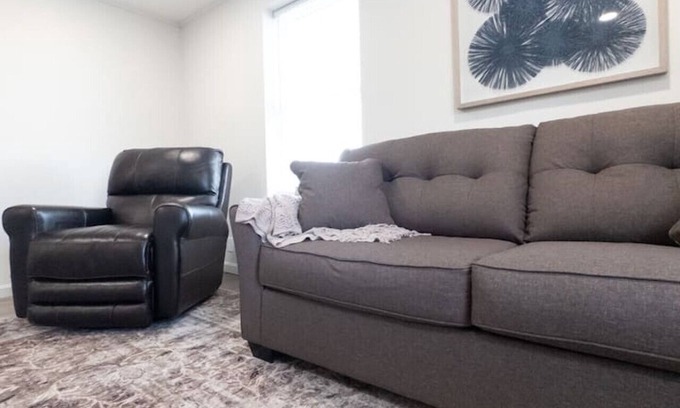 Fort Fairfield Apartamento | Sleek & Contemporary 2BR Getaway