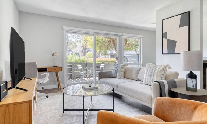 Foster City Apartamento | Sleek Foster City 1BR w/ Pool, Bball & Spa, near Caltrain, by Blueground