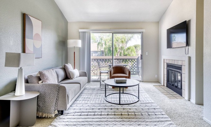 Foster City Apartamento | Sleek Foster City 2BR w/ Gym, Pool, Spa & W/D, near VISA, by Blueground