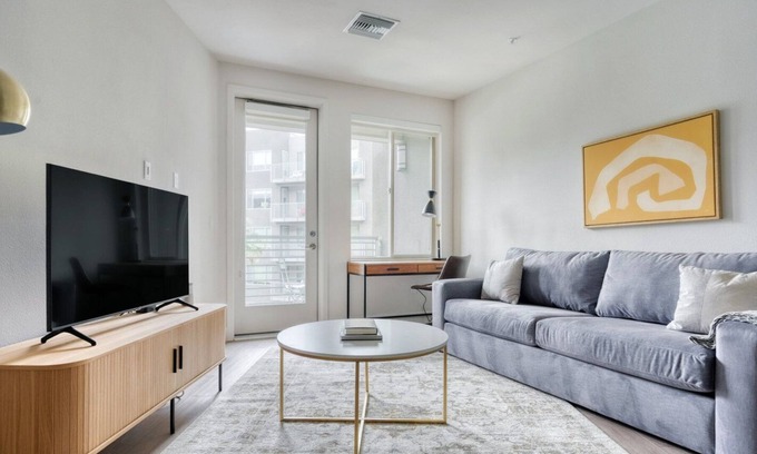 Fremont Apartamento | Sleek Fremont 1BR w/ Gym & EV Charging, 5 mins to Tesla, by Blueground