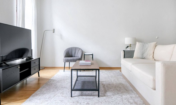 Hernals Apartamento | Sleek Hernals 1BR w/ Elevator, near Lidlpark & S-Bahn, by Blueground