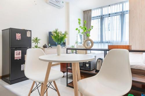 Phuong 8 Apartamento | Sleek home saigon, Modern and newly built room