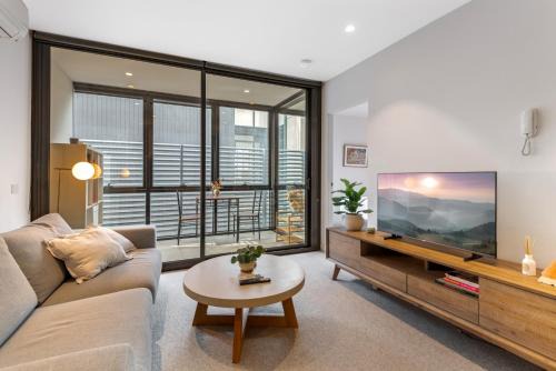 Collingwood Apartamento | Sleek Inner-City 1-Bed Pad with Pool & BBQ